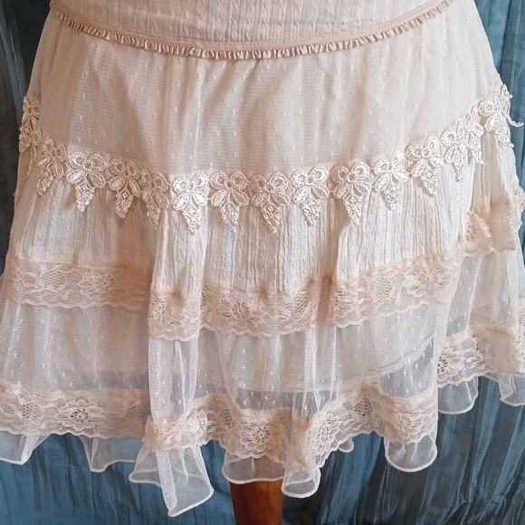 Twenty-one Lace Skirt - Picture 2 of 8